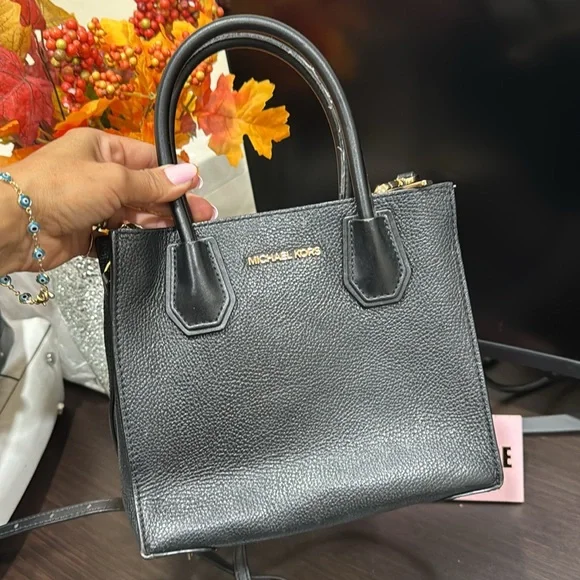 🖤MICHAEL KORS
Leather Handle Bag - Picture 3 of 9